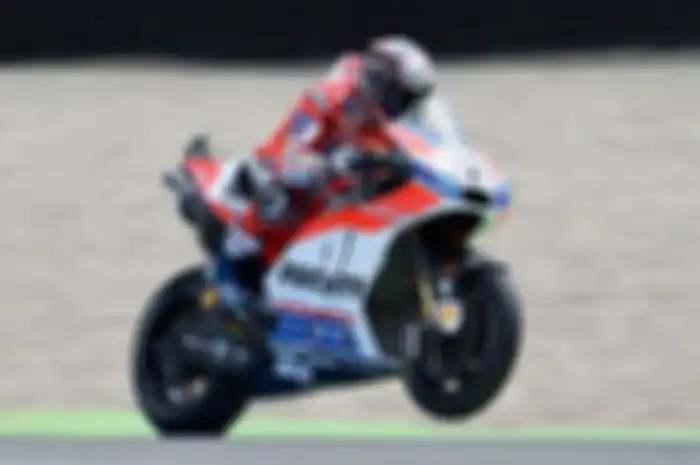 Tiga pembalap MotoGP, Marc Marquez, Andrea Dovizoso dan Maverick Vinales saling tikam dan mempertajam waktu di free practice 1 MotoGP, Sanchsenring, Jerman (30/6).