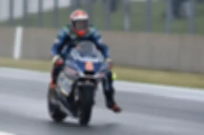 Secara mengejutkan pembalap Avintia Ducati, Hector Barbera berhasil menjadi yang tercepat di trek basah latihan bebas kedua di MotoGP Sachsenring, Jerman.

