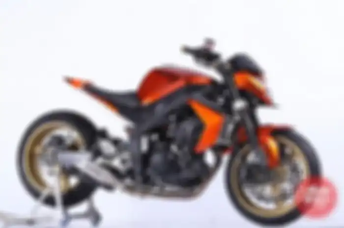 Sadis nih rangka yang digunakan untuk modifikasi Yamaha MT25 kepunyaan Ferri. Gak tanggung bor, untuk mendapatkan bentukan MF yang kekar, sasis Triumph Daytona 675R dipakai menggusur sasis asli