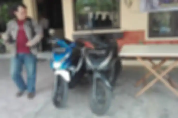 Pelaku yang identitasnya belum diketahui (Mr X), mencuri sepeda motor Honda Beat warna biru putih L 3605 WM milik May Laut (P) Tunggul Waluyo