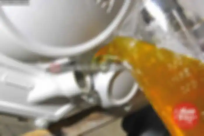 Sementara oli yang baru dan asli, jelas tidak akan begitu karena diproduksi dengan timing yang tepat.