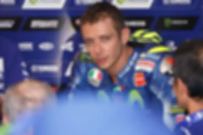 "Kedua pembalap ini terlihat sangat nyaman dengan motor tahun 2016. Tentu karena mereka pembalap yang hebat dan kuat. Zarco dan Folger ada di jalan yang benar untuk menjadi pembalap bagus," papar Rossi.
