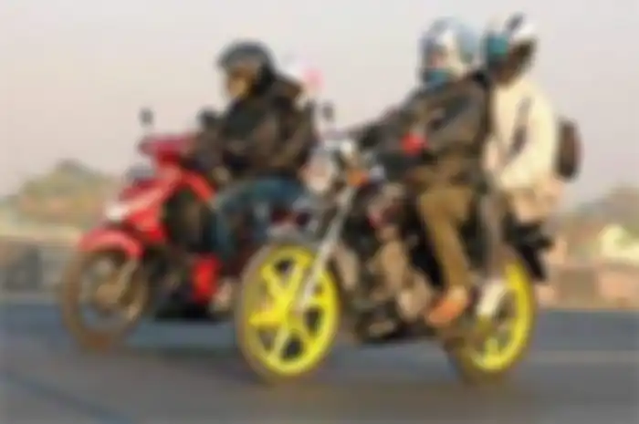 Betapa tidak, gara-gara bertengkar di pinggir jalan, pasangan muda asal Selorejo, Kabupaten Blitar, itu malah kehilangan motor