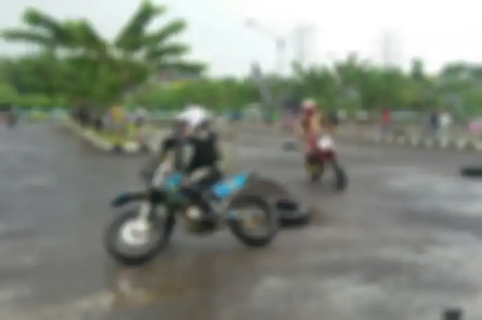Track sepanjang 500 meter yang didesain oleh Hawex Syndicat selaku sponsor utama membuat kewalahan para pembalap