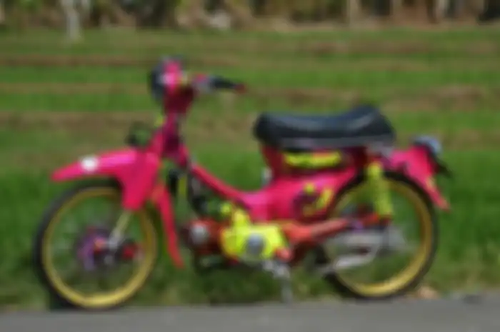 Honda C-70 1982 Tampilan Racing Dipadu Warna Centil
