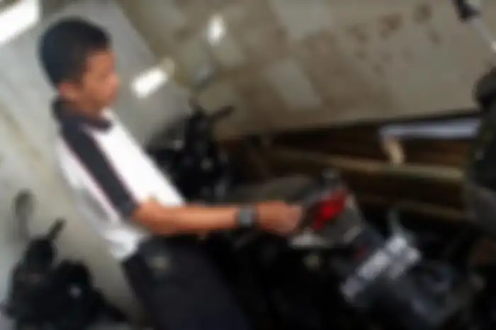 10 hari lalu (5/7) judul Honda Vario Misterius Ditemukan Warga Madiun, Tidak Jauh dari Motor Ada Peci dan motor ini sudah diamankan Polisi, tapi belum ada yang mengaku pemilik motor ini
