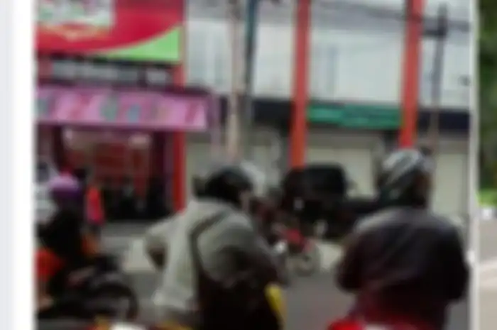 Agak tersiksa kalau seandainya pas harus memundurkan motor dengan posisi badan masih di atas motor
