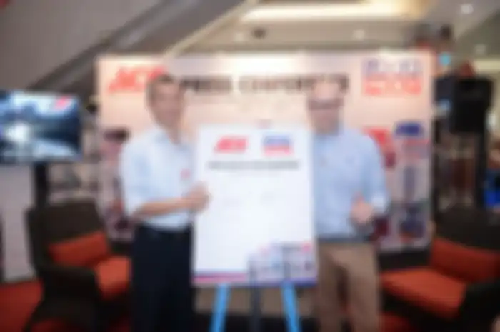Pelumas asal Jerman ini sudah dapat homologasi dari Dorna Sports penyelenggara event MotoGP yang membuka kelas Moto2 dan Moto3.

