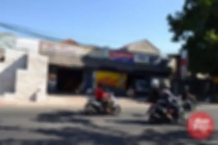 Kaget juga setelah membaca di sebuah media online, bahwa di Pekanbaru, Riau pada medio Februari lalu juga ada distributor Metro Motor yang beralamat fiktif.

