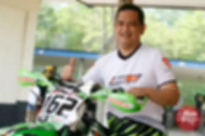 Rasa rindu pasti ada, apalagi bagi pembalap yang telah lama menggantung helm seperti H. Asep Hendro. 