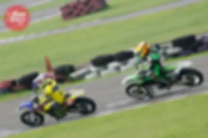 Ini sih keren banget bor, Indonesia Supermoto Championship (ISC) baru perdana balapan supermoto di Sentul hari ini (23/7).