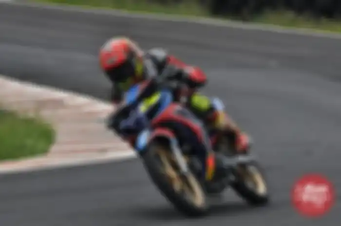 Bermain di Sirkuit Manggul, Lahat, Sumatera Selatan, Juara Asia menangi race bebek 125 cc open Aswari Cup 2017 seri pertama.