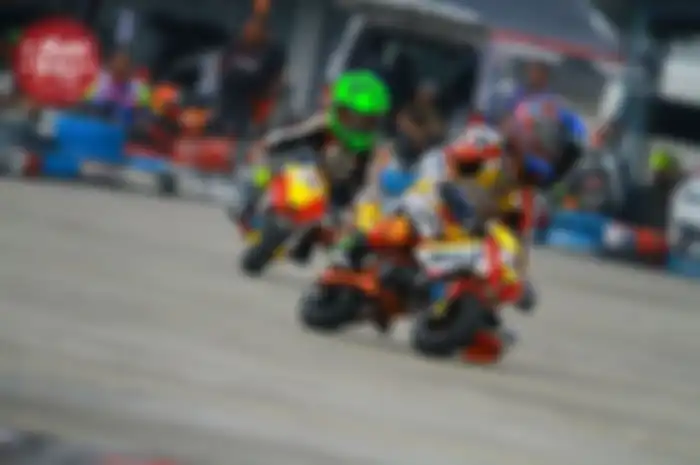 Lewat pembalapnya Evan Satria, Herlian Dandy, Handry Xander, M. Nurgianto dan Steven Budiman dari Tim Lenka Factory Racing, dominasi jalannya balapan di event Lenka MiniGP Cup Race seri 3, Revo Mall, Bekasi, Jawa Barat (23/7).