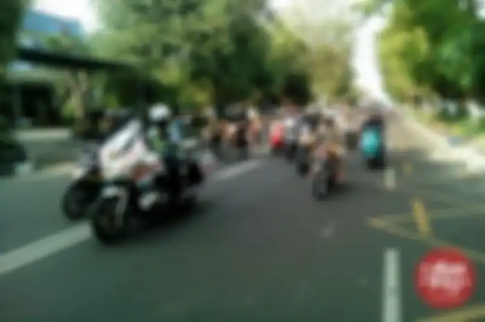 Masih dalam rangka Idul Fitri 1438 para penggiat kustom Jogja yang tergabung dalam Buko Cakil, Jogja Sunday Ride dan Jogja Rolling Scooter menggelar acara bertajuk "SYAWALDAB" pada Minggu (23/7/2017)  kemarin.