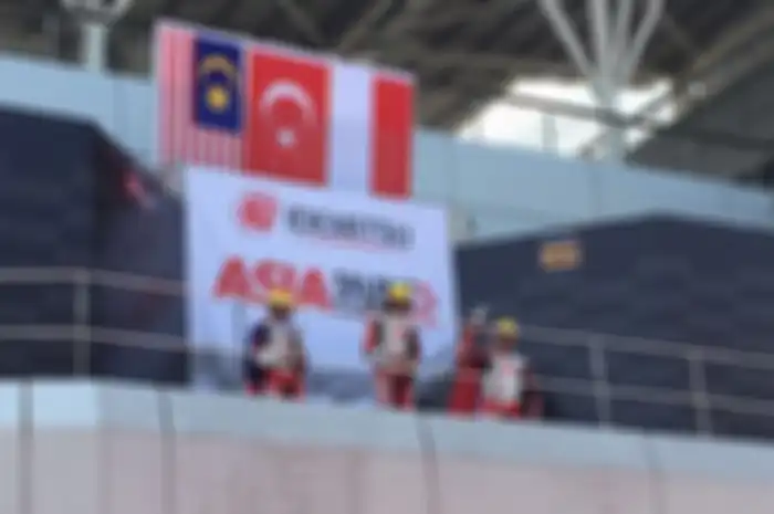 Menjadi menarik, lantaran nyaris dua kali terjatuh di tikungan litar Sepang di race 1 (29/07), Gerry Salim yang jadi salah satu pembalap Tanah Air di ATC pun justru kibarkan Merah Putih dari podium tiga.

