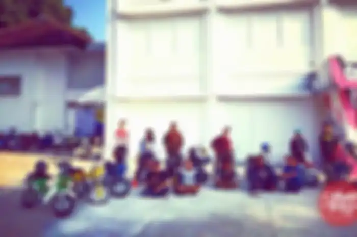 Beranggotakan 30 anggota,  Klub Motor Mini Indonesia Yogyakarta (MMIY) resmi berdiri 7 tahun yang lalu. Varian Honda Monkey, Suzuki Van van, Honda Gorila, Yamaha mini tril hingga motor imut buatan Cina ada di klub yang tiap malam minggu kongkow di de