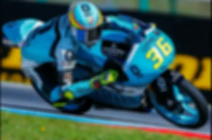 Pada saat sesi kualifikasi, pembalap bernomor start 36 itu mengawali balapan pada grid keempat.