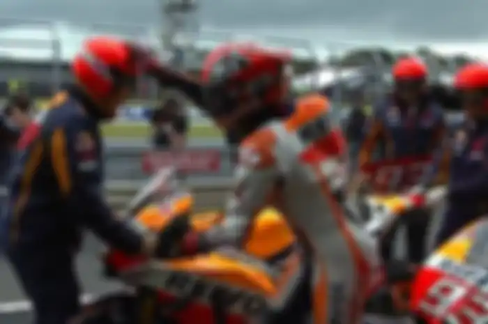 Tapi keputusan diperbolehkannya mengganti motor saat balapan sedang berlangsung jadi kemenangan Marquez