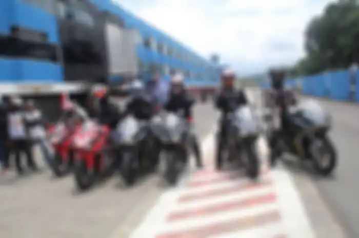 PT. Astra Honda Motor (AHM) juga memberikan kesempatan kepada komunitas All New Honda CBR250RR untuk melakukan running lap di ajang balap Asia Road Race Champions (ARRC), Sentul.