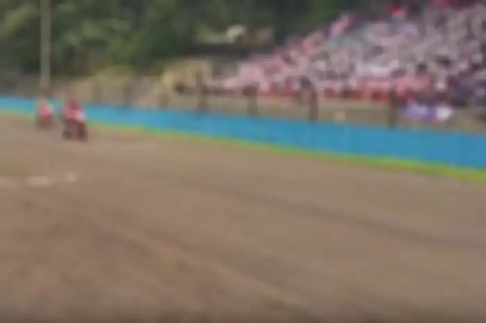 Kemenangan Gerry berarti bikin jarak poin klasemen sementara pembalap Sport 250 cc tahun ini semakin terpaut jauh