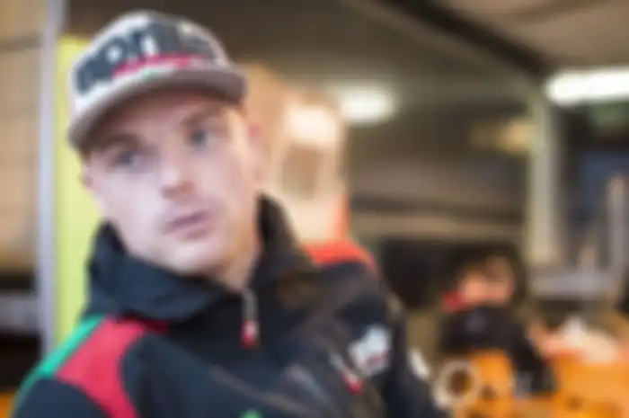 Sam Lowes Serang Aprillia