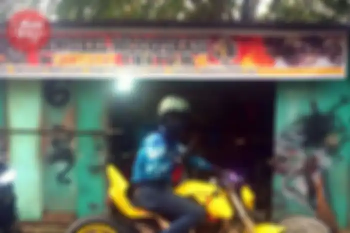 Bodi baru memakai material fiberglass, seperti komponen sepatbor depan, tangki, sayap hingga bodi belakang.