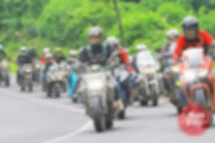 Tapi kalau lagi turing di daerah yang jarang tukang tambal ban, maka alat ini menjadi suvival kit motor loe