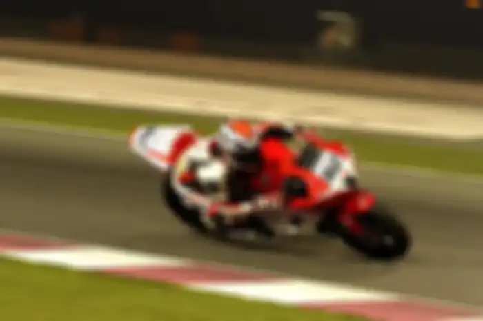 Suhu malam hari di sirkuit Losail, Qatar membuat para pembalap yang terjun di ajang Asia Road Racing Championship (ARRC) harus kerja ekstra tentukan setingan motor (13/12). Pembalap Indonesia repot pilih ban di sesi kualifikasi 600 cc. Memang, rata­-
