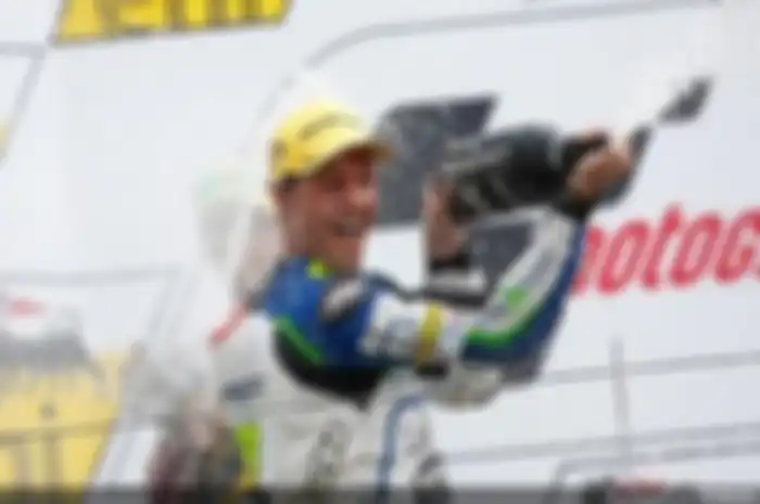 Pembalap asal Swiss, Dominique Aegerter akhirnya berhasil memenangkan balap kali pertama di seri IX Moto2 Jerman di Sirkuit Sachsenring, Minggu (13/7).