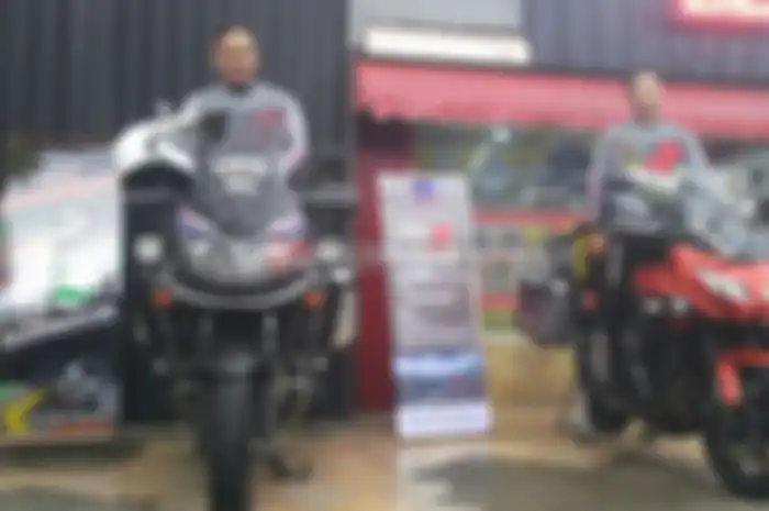 Hari ini (19/2) tim 7Corad akan melakukan turing lintas negara yang diawali start dari toko 7Gear di Jl. Otista, Jakarta Timur.