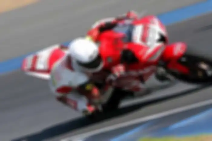 Kamis, 3/12 pukul 09.50 waktu Chang International Circuit Buriram, Thailand latihan resmi di kelas Supersport 600 cc Asia Road Racing Championship sesi pertama dimulai. Tim Astra Honda Racing Team (AHRT) dengan pembalap nya