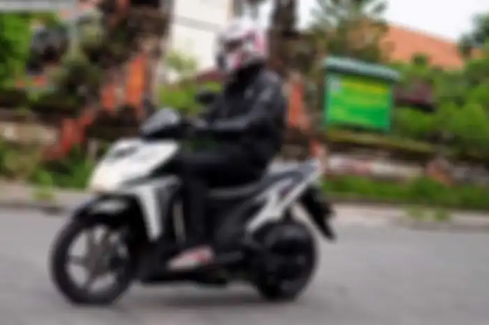Teknologi canggih tak harus ribet perawatannya. Buktinya, fitur CBS (Combi Brake System) di Honda Vario dan BeAT. Mudah saja merawatnya.