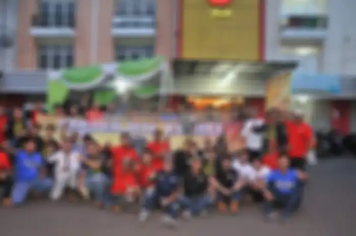 Yamaha R25 Riders Club Indonesia, atau YARRCI menggelar buka puasa bersama di Yumcie Restaurant, Bekasi. Minggu (26/6). Event ini diikuti oleh beberapa chapter dari Yamaha R25 Riders Club Indonesia, yaitu dari Bekasi, Depok, Tangerang, Sukabumi,