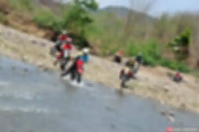 Jajal jalur ekstrim yang digelar barudak Suzuki TS Owners Sumedang (STONES). Adventure 150 km jalur ekstrim dengan Suzuki TS Owners Sumedang start dari gedung IPP Pemda Sumedang Jl. Prabu Agung, dengan peserta yang