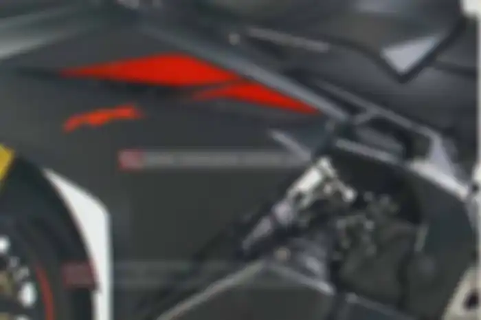 ini jadi kelemahan untuk CBR250RR. “Kalau tertutup begini, untuk pemasangan frame slider di Honda CBR250RR jadi susah! Mau ditaro di mana?