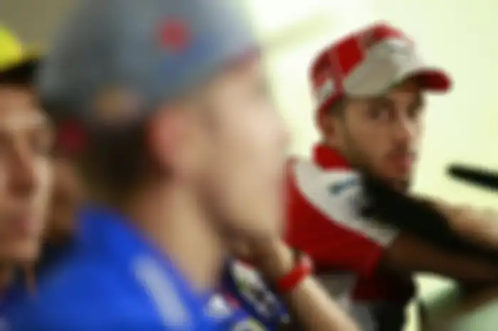 tunggal si karet bunda MotoGP. Giliran tahun ini Michelin yang berperan. Sayangnya, seperti Andrea Dovizioso bilang tiap seri MotoGP 2016 seperti berjudi