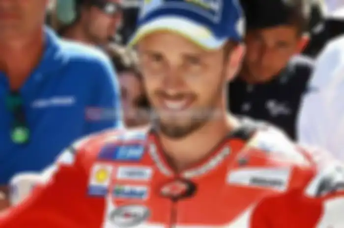 Pembalap satu tim Andrea Iannone di Ducati MotoGP, Andrea Dovizoso mengalami cedera lutut kanan setelah kecelakaan di tikungan keempat dalam sesi private test bersama Ducati di Misano. Akibatnya kondisi cedera lutut Andrea