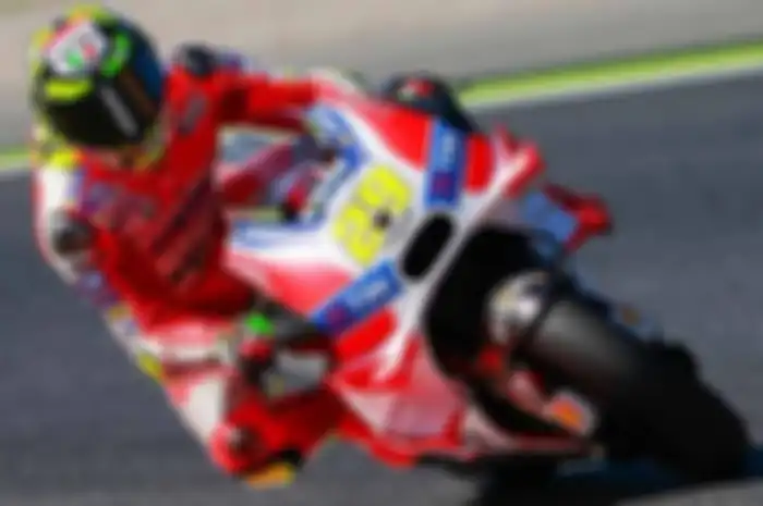 Pembalap Ducati Andrea Iannone tercepat di sesi latihan resmi, seri ke-8 MotoGP Assen. Pembalap asal Italia ini mencatat waktu 1:34,349. Posisi kedua tercepat diraih rekan setimnya Andrea Dovizioso dengan catatan lebih lambat 0,226 detik.