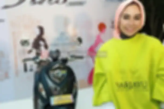 Mantan personil Cherrybelle yang sekarang berhijab, Anisa Chibi, kasih 6 tips riding untuk bikers hijabers.