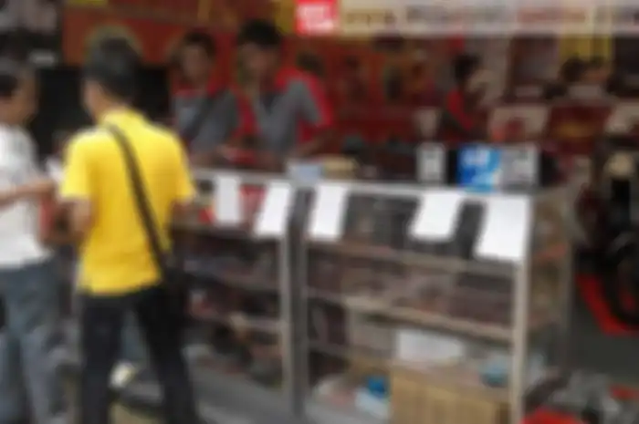 Mau cari part racing untuk motor kesayangan kalian? Langsung aja datang ke Burtor yang dihelat di Parkir Timur Senayan, Jakarta, Sabtu-Minggu ini (26-27/9). Sobat bisa mampir ke booth BRT