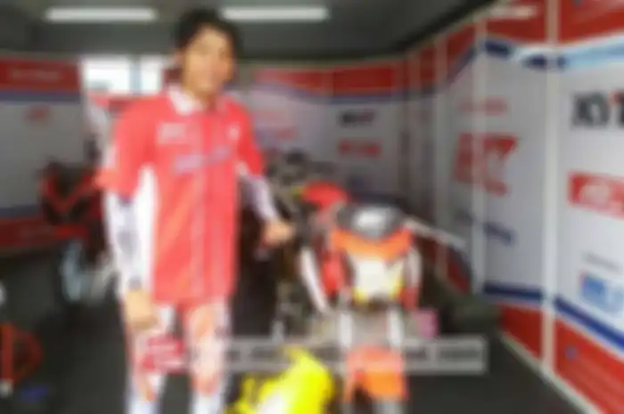Sudarmono  pembalap Astra Motor Racing Team di kelas Kejurnas Sport 150 cc punya trik khusus agar bisa meraih pole position dikelas ini. "Kuncinya adalah slipstreaming dan cari posisi yang pas.