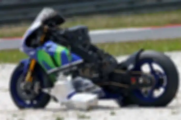 Uji coba ban Michelin yang akan digunakan di MotoGP 2016, dilangsungkan berbarengan dengan tes pra musim MotoGP di sirkuit Sepang, Malaysia. Hasil pengetesan membuktikan kalau ban Michelin bikin pembalap jatuh di kecepatan tinggi.