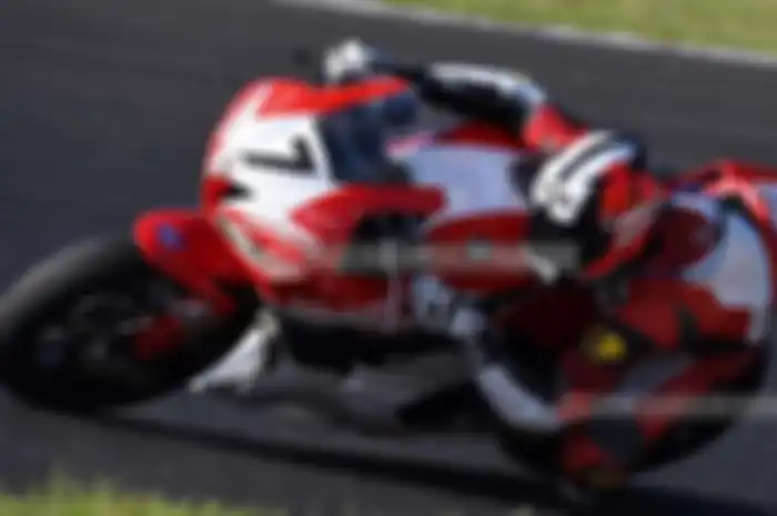 Irfan Ardiansyah feat Rheza Danica dari Astra Honda Racing Team juara satu lomba Suzuka 4 Hours Endurance Race di