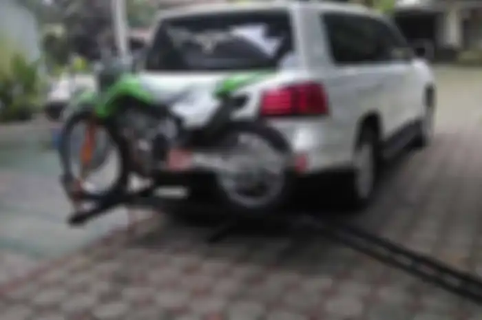 Bike carrier ini, kita bikin sendiri di Aerospeed74! Bisa disesuaikan untuk semua mobil. Kapasitasnya bisa kuat hingga 400 kg dan sesuai motor yang bakal diangkut