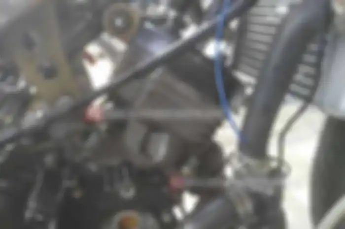 Blok Yamaha Touch bisa pakai punya Yamaha VR150. Penggantian blok dengan kepunyaan Yamaha VR150 sebenarnya untuk kebutuhan drag bike, dan mau melipatgandakan volume motor dengan cara yang mudah.