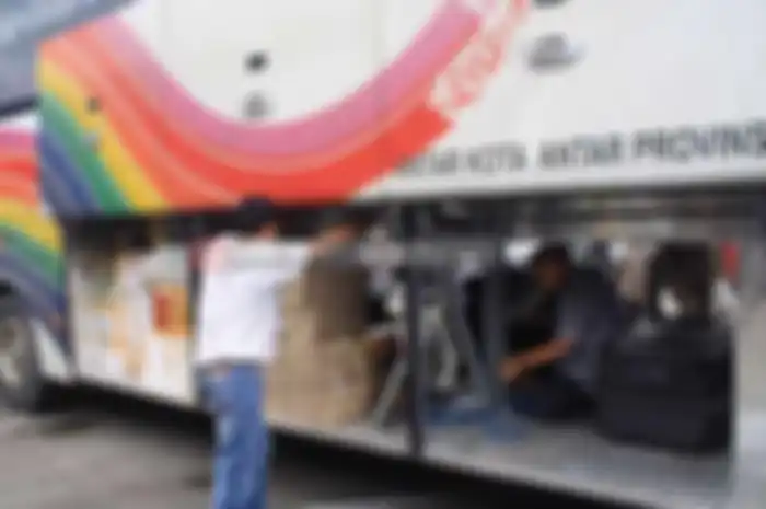 Ada gebrakan menarik yang dilakoni pengusaha bus Aceh, salah satunya dengan menyediakan jasa transportasi yang memudahkan akomodasi bikers Aceh, motor bisa masuk bagasi. Yaitu dengan menyiapkan unit bus yang memiliki fasilitas bagasi tembus. Sehingga