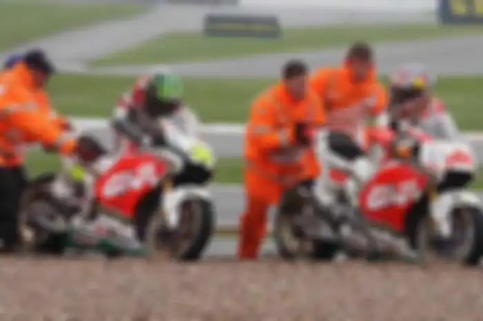 Ada yang menarik dari Cal Crutchlow dan Jack Miller yang menjadi rekan satu tim di pentas MotoGP. Sebelum bertanding di sirkuit Silverstone, Inggris, Minggu lalu, Crutchlow dan Miller taruhan.