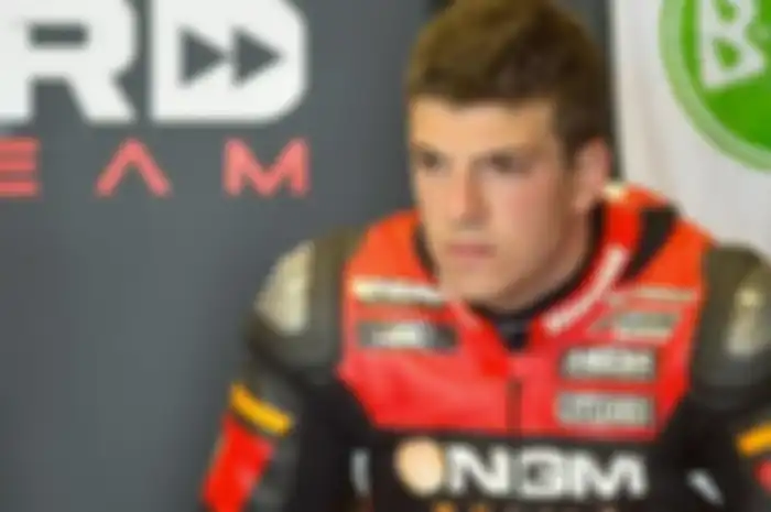Stefan Bradl enggak bakalan bisa balapan di MotoGP Sachsenring Jerman (13/7). Karena itu, Forward Team, tim Bradl bergabung, sudah memutuskan pengganti rider Jerman itu. Claudio Corti pengganti Stefan Bradl di MotoGP Sachsenring Jerman
