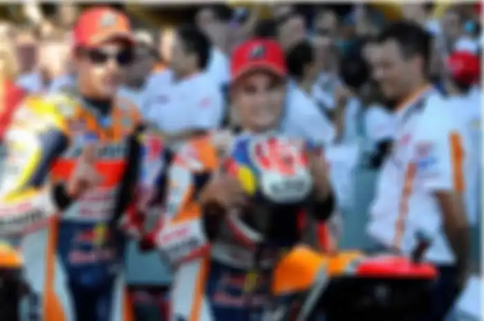 Komentar Dani Pedrosa dan Marc Marquez hari yang dikutip www.crash.net bertentangan dengan omongan Jorge Lorenzo. Jorge Lorenzo jujur bilang balapan di MotoGP Valencia dibantu Marc Marquez. Tapi, Dani Pedrosa dan Marc Marquez bantah ada konspirasi me