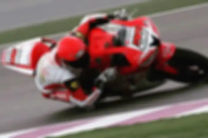 Kemarin sore sampai malam hari (1/10) rider, Dimas Ekky Pratama dan Andi Gilang dari Astra Honda Racing Team butuh kerja keras di seri ke-5 Asia Road Racing Championship 2015, Losail,Qatar. Progres dua rider Astra Honda Racing Team dihajar suhu 51,2 
